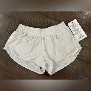 Lululemon Hotty Hot Low-Rise Lined Short 2.5" - Barry’s Bootcamp Logo,Size 6 NWT